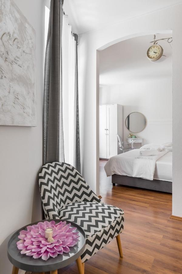 Studio Nana - By Golden Gate In Old Town Split Bagian luar foto